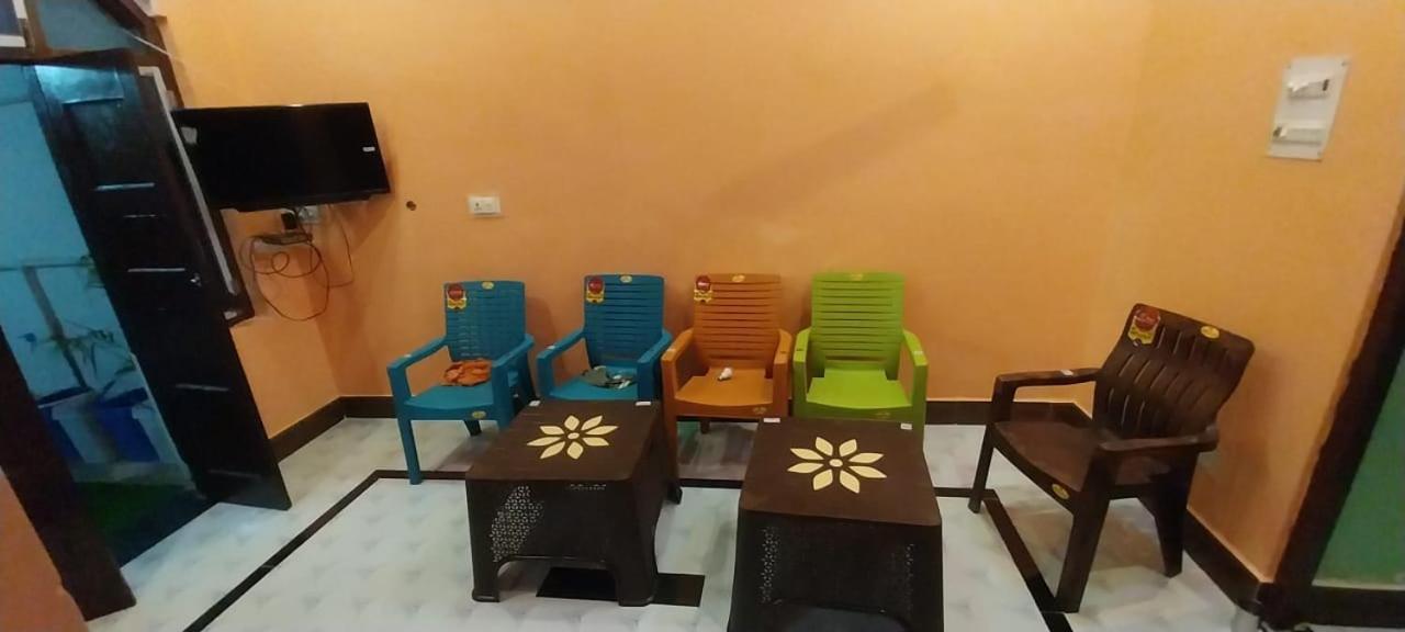 Aadi Shakti Bhawan Hotell Ayodhya Eksteriør bilde
